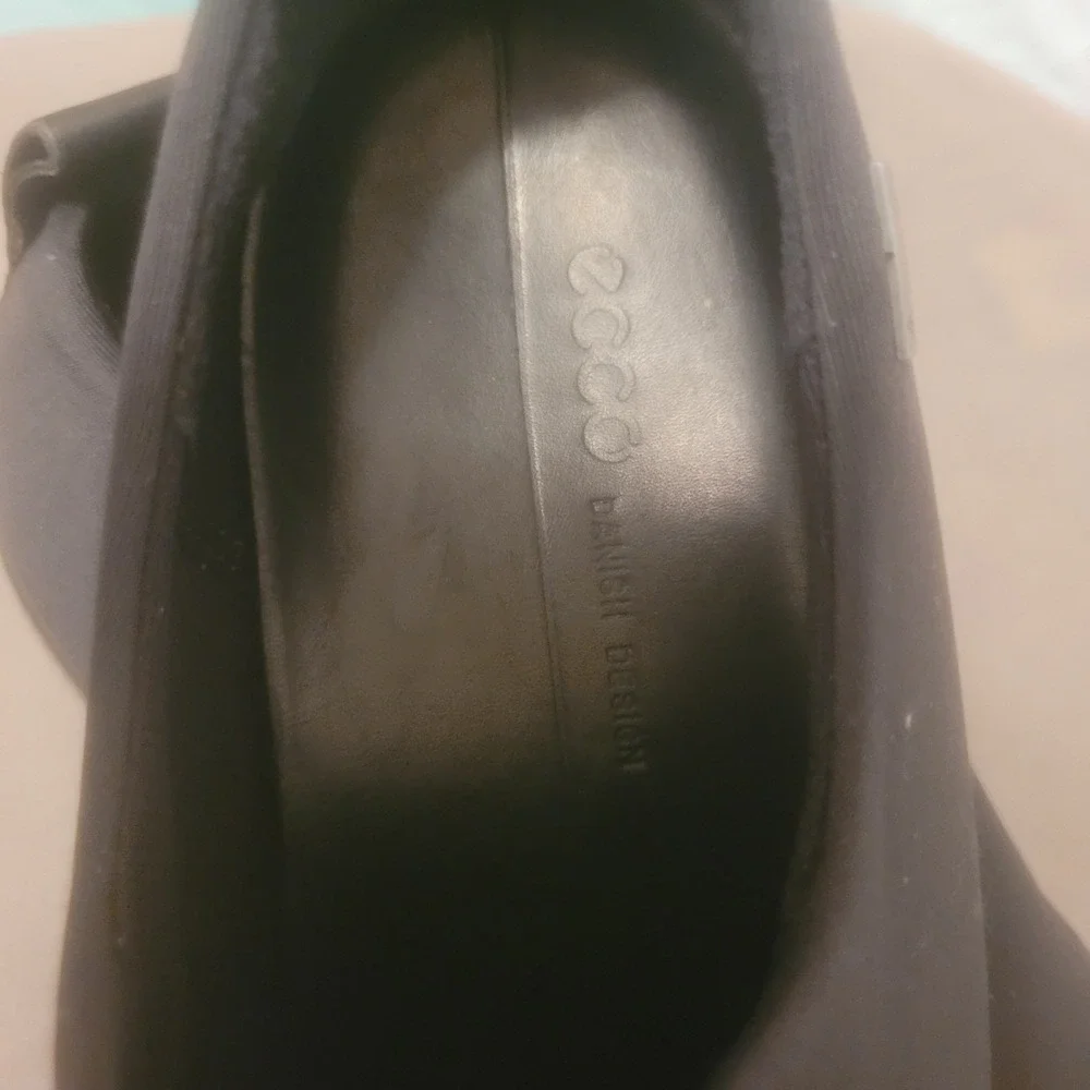 ECCO Women's Soft  Wedge Gore-tex Slip on Sneaker‎ Women's Size 7-7.5